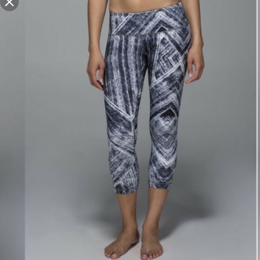 Lululemon Wunder Under Cropped Leggings